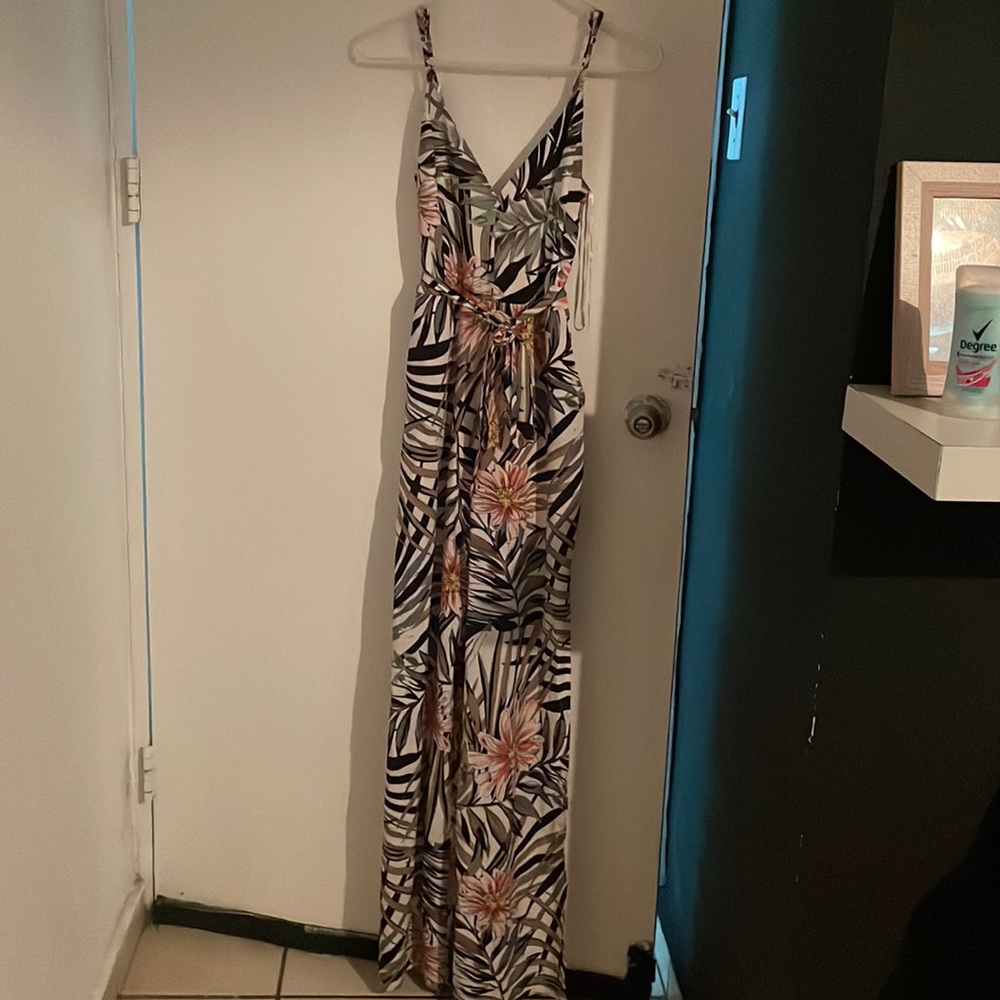 Women romper with opened back